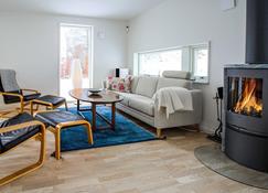 Beautiful home in Bstad with 4 Bedrooms and WiFi - Båstad - Living room