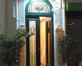 Zeus Hostel - Athènes - Extérieur