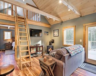 Newly Built Cabin with Hot Tub - 16 Mi to Stowe Mtn! - Morrisville - Living room