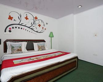 OYO 9083 Hotel Palace Pahalgam - Pahalgam - Bedroom