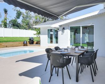 Lakeland Retreat Private Heated Pool and Yard Games - Lakeland - Veranda