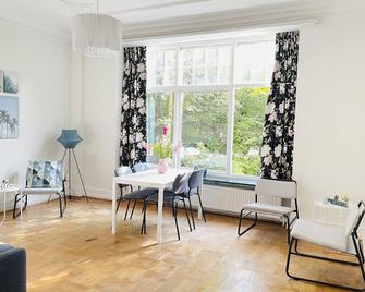 aday - Aalborg mansion - Big apartment with garden - Aalborg - Sala de estar