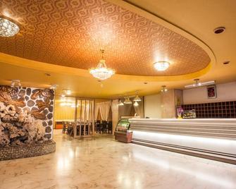 Gene Long Haiy Att Hotel - Chiayi City - Front desk