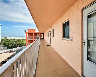 Oceanfront Cocoa Beach Condo w/ View: Walk to Pier - Cocoa Beach - Balkong