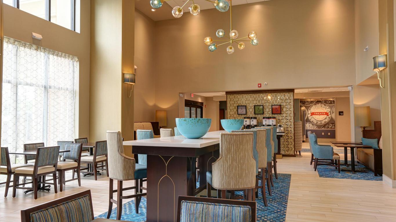 Hampton Inn and Suites by Hilton Tampa Busch Gardens Area