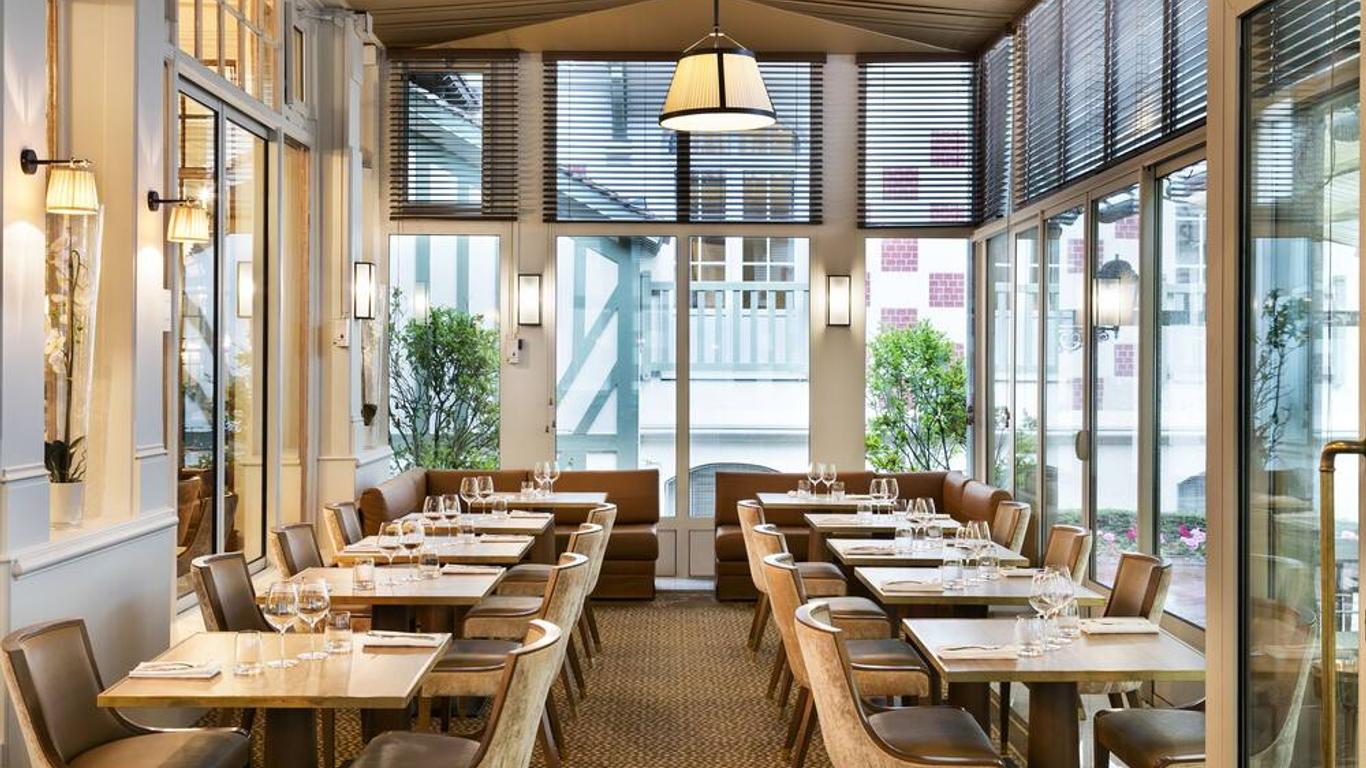 Hotel Barriere Le Normandy