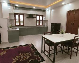 A two-bedroom home with a living room, kitchen, and garden feels like home. - Bharatpur - Front desk