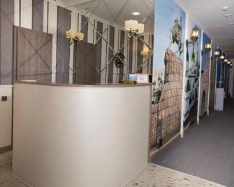 Hotel Elegant - Kiova - Vastaanotto