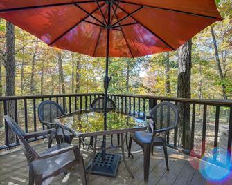 Wnc French Broad Riverwalk Retreat With Wifi - Hot Springs - Balcony