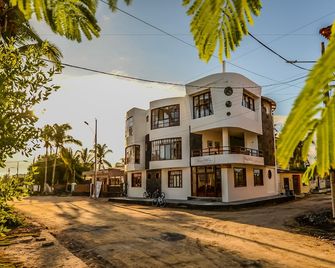 Hotel Volcano - Puerto Villamil - Gebäude