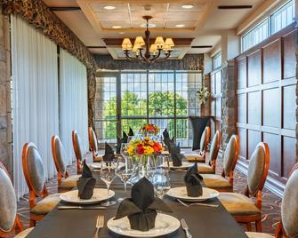 Chateau On The Lake Resort Spa And Convention Center - Branson - Dining room