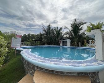 Lover's Point Beach Front Resort - Nasugbu - Bazén