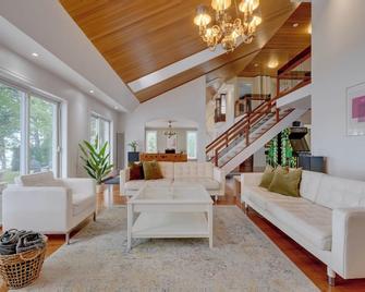 Spacious Lakefront Champlain lake with SPA - Venise-en-Québec - Sala de estar