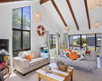 Coastal Charm - Waihi Beach Holiday Home - Waihi Beach - Sala de estar