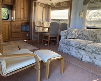 #28 Gorgeous lookouts at the tip of the property - Northern Bruce Peninsula - Living room