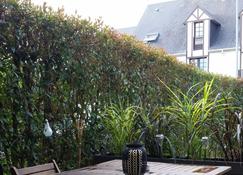 F2 wifi, south terrace, enclosed garden, 300m from the sea - Courseulles-sur-Mer - Outdoors view