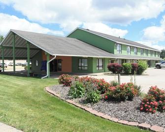 Timber Motel - Clinton - Building