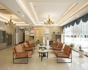 Greentree Inn Anhui Wuhu Yinhu North Road Fangte World Resort South Gate Business Hotel - Wuhu - Lobby