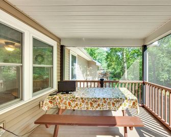 Quaint Elysburg Cottage Walk to Knoebels - Paxinos - Balcony