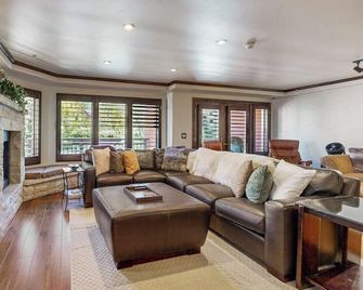 Lion Square Lodge - Vail - Olohuone