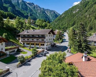 Hotel Martellerhof - Martell - Gebäude