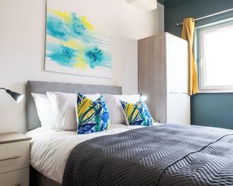 Kings Building- 2 Bed & Bathroom Flats - Swansea - Bedroom