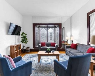 Jefferson Ave Historic - Birmingham - Living room