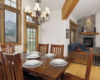 Big Sky Vacation Rentals: Alpenglow 22B - Big Sky - Comedor