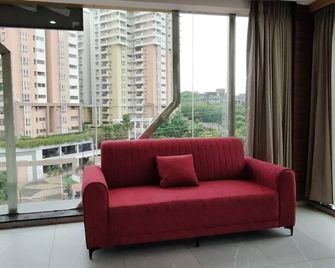 Publiq Luxury Stays Kphb - Hyderabad - Stue