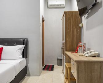 RedDoorz @ Jemursari Surabaya 2 - Surabaya