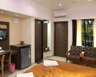 Hotel Shreyas - Pune - Bedroom