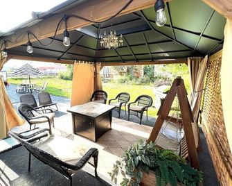 Skyline View Penthouse Apartment - Mansfield - Patio