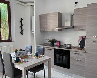 Bnbook-Monolocale Corte Borromeo - Rho - Kitchen