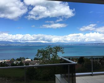F3 apartment for 2 to 6 people with terrace and lake view golf 5 minutes - Évian-les-Bains - Balcony