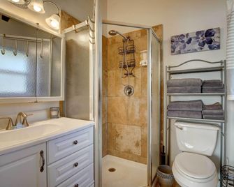 Cozy Kona Coast Apt with Lanai about 8 Miles to Beach! - Kailua-Kona