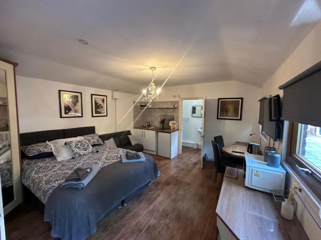 Station Approach Solihull Cabin Stays - סוליהול - סלון