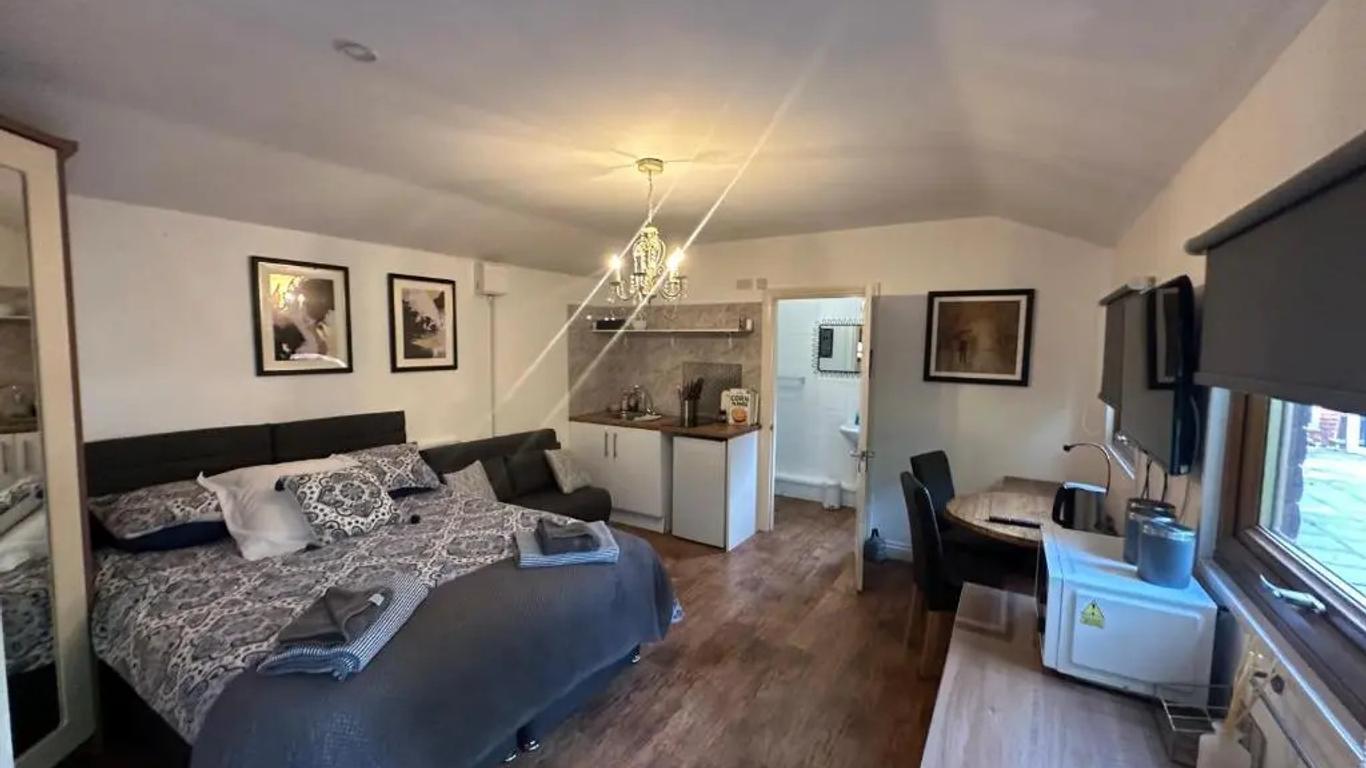 Station Approach Solihull Cabin Stays