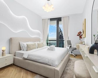 Luxury 2BR w/ Skyline and Sea Views, Near Burj Khalifa & Dubai Mall - Dubai - Habitació