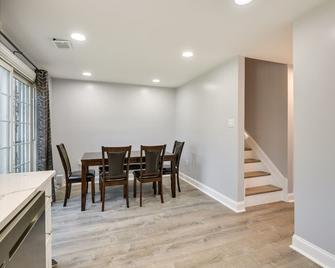 Upper Marlboro Retreat 15 Mi to Downtown DC - Largo - Dining room
