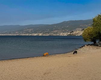 Coast Penticton Hotel - Penticton - Beach