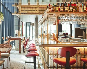 Voco Osaka Central By IHG - Osaka - Bar