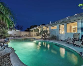 Fantastic 5 Bedroom Home On Golf Free Heated Pool - Avondale