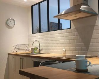 Moderne et paisible studio avec balcon - Saint-Avold