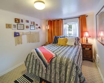 Newport Cabin on Diamond Lake with Private Boat Dock - Newport - Bedroom