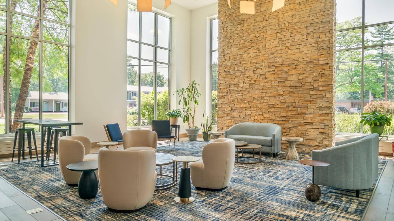 Cambria Hotel Traverse City