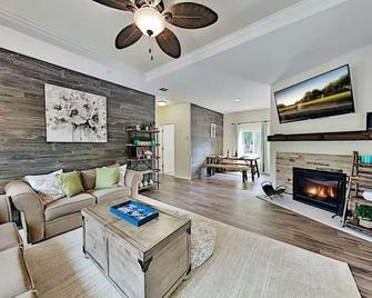 Mint To Be - Modern Farmhouse-Style, Dog Friendly - Monte Rio - Living room