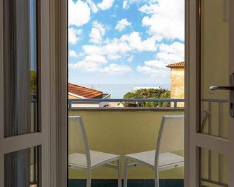 Hotel Nina - Bibbona - Balcón