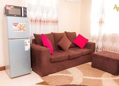 One Bedroom Apartment With Free Parking And Free Fast Internent - Eldoret - Living room
