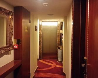Oriental Lander Hotel - Hong Kong - Corredor