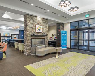 Hampton Inn by Hilton Winnipeg Airport/Polo Park - Winnipeg - Lobby